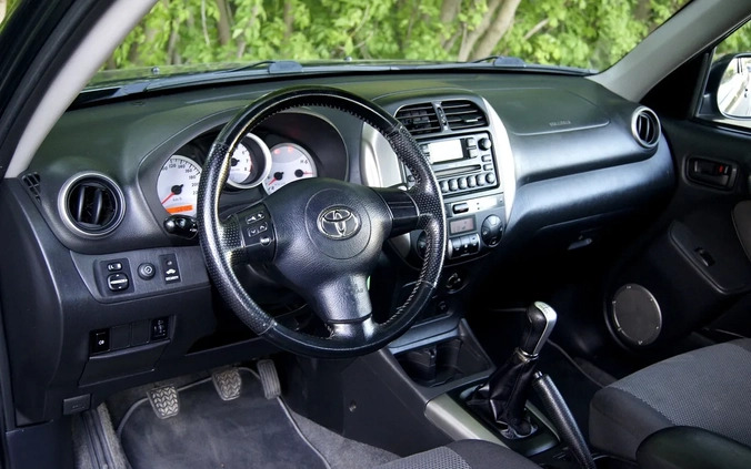 Toyota RAV4 cena 39500 przebieg: 156426, rok produkcji 2004 z Radom małe 436